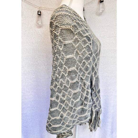World Market Acrylic Blend Gray Cream Fringe Trim Asymmetrical Poncho One Size - Picture 5 of 8